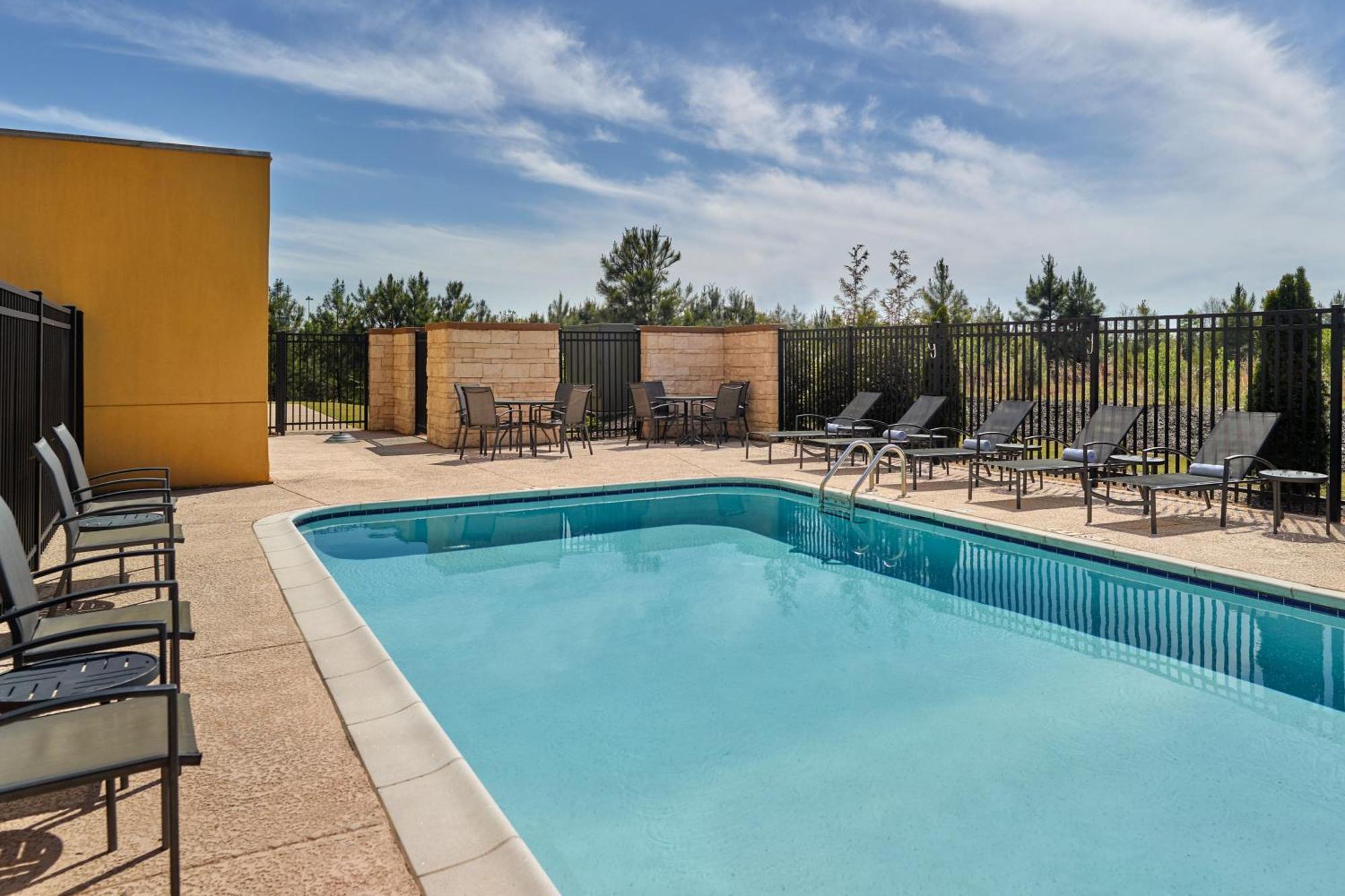 Fairfield Inn & Suites Locust Grove I-75 South Екстериор снимка